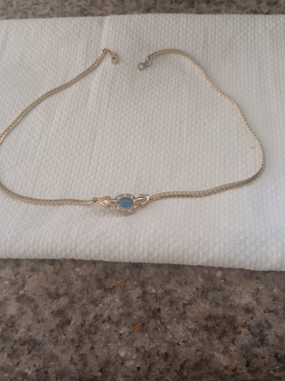 Vtg Stamped Daxon Gold-Tone Necklace with Blue  Center Cobuchon Stone Accent